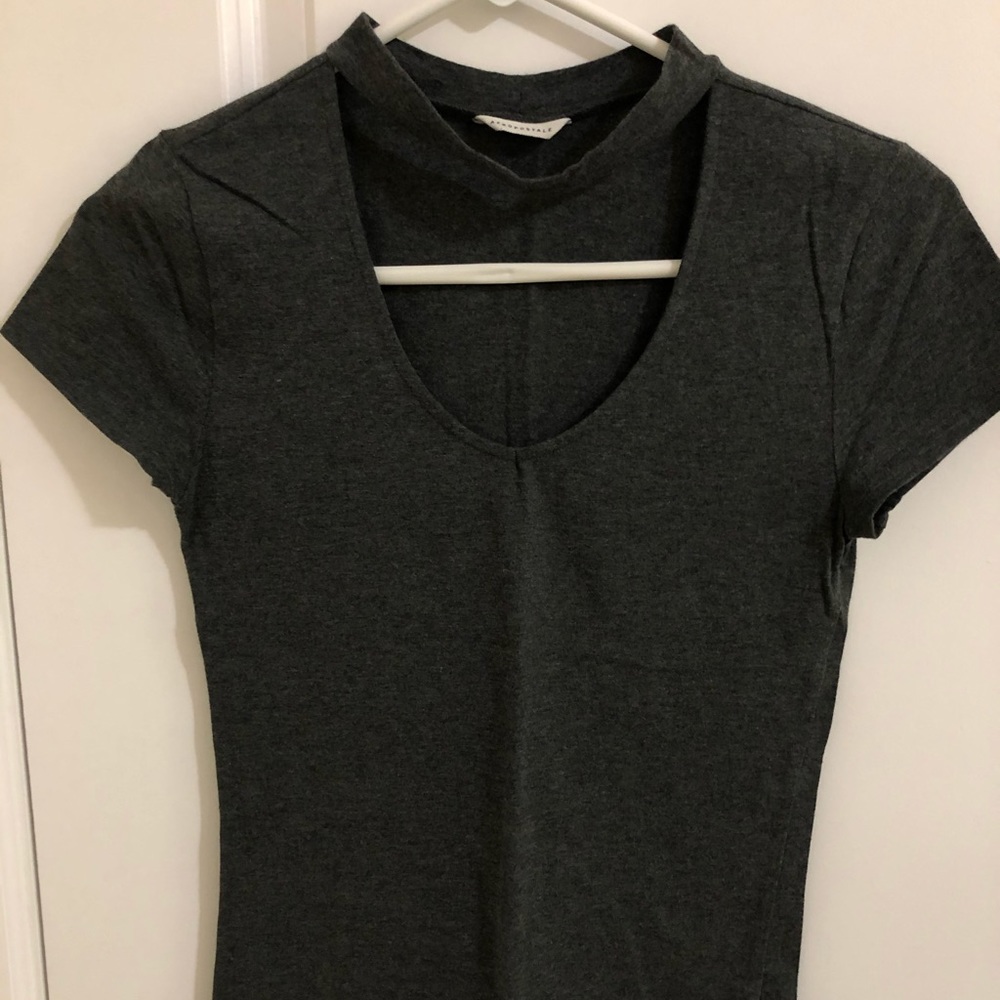 Aéropostale dark grey tee with choker